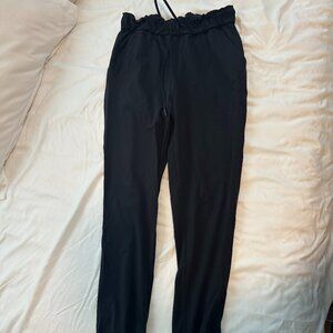 Lululemon On The Fly Jogger Black Size 6 High Rise Luxtreme